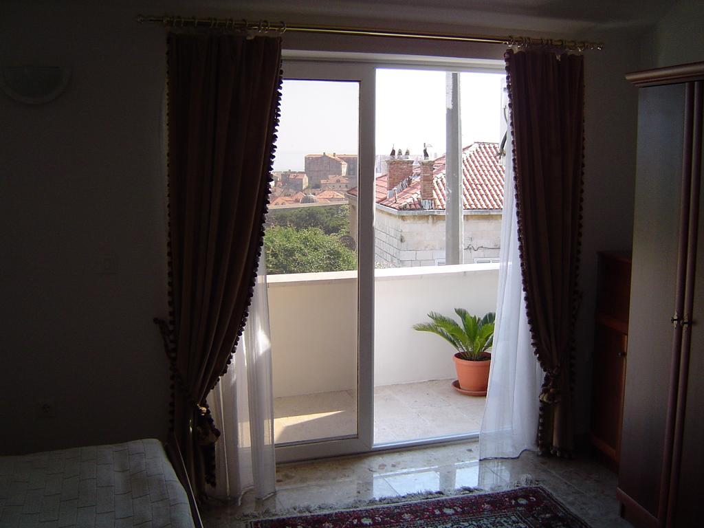Ivory Apartment *